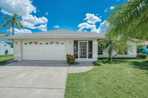 Welcome to Floridays...a quiet place by the lake - Boutique