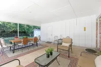 Stylish & Cozy Midtown Home away from Home