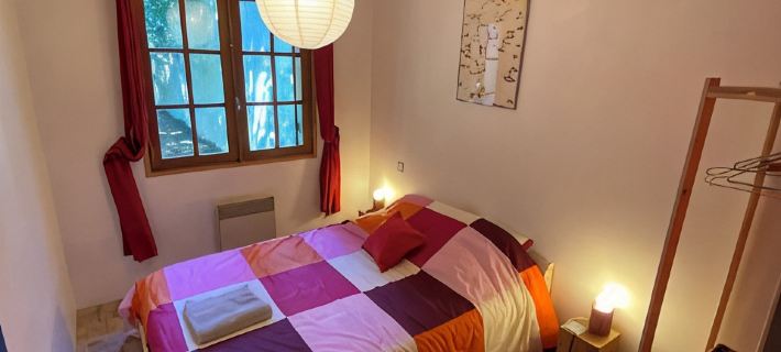 Petite Maison Atypique Avec Jardin Ombagé Parfait Pour des Vacances en Famille Hotels in Royan