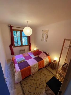 Petite Maison Atypique Avec Jardin Ombagé Parfait Pour des Vacances en Famille - บังกะโล
