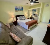 Sunset Hideaway-1 bedroom, 5 minutes from Cruz Bay - Homestays