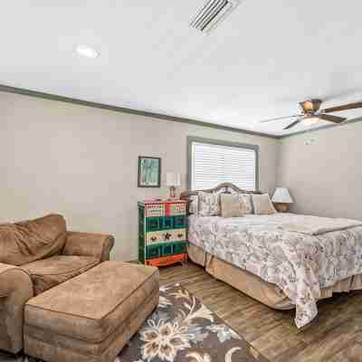 Lagoon Waterfront West Beach Property ..Best Location & Sunset Views!  Sleeps 9! Rooms