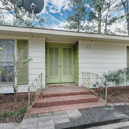 4Br City Retreat w/ Fire Pit, BBQ & Free Parking