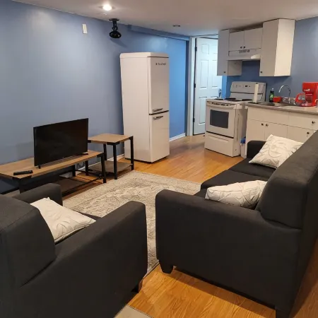 Cosy Basement Apartment on the East side.