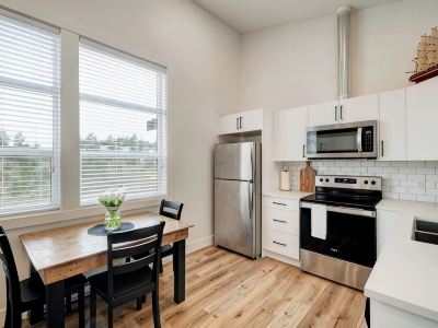 Squeaky clean brand new 2 bedroom close to major routes.