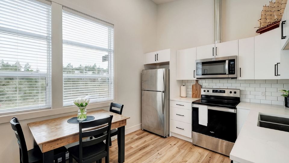Squeaky clean brand new 2 bedroom close to major routes.