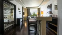 DoubleTree by Hilton Gurugram Baani Square - Quầy bar