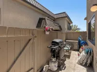 NEW! Discounted Rates 3-Bed Townhome w/AC! 3 min Walk to Private Beach Access Hotel di Solana Beach