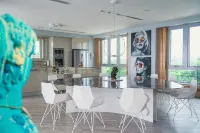 Newly Expanded! Lavish & Exclusive Beachfront Mansion. - 4 tähden