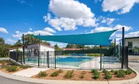 พักผ่อนที่ BIG4 Perth Midland Tourist Park - ที่มีสระว่ายน้ำ