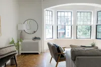Walking distance to Wellspan York Hospital, York College. Comfortably sleeps 8. - 3-Star