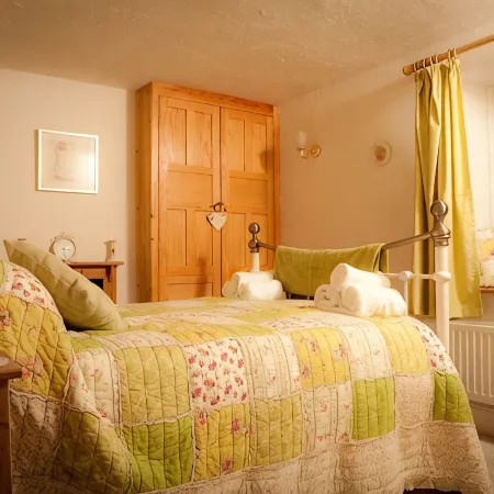 Cosy & homely cottage 1m from Brixham-Tucked away from the hustle and bustle .