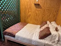 Private Romantic Woodland Getaway- Sauna, Hot Tub, Outdoor Culinary Bar, Gardens - Chalets