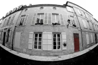 La Porte Rouge - the Red Door Inn