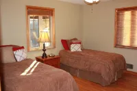 Stone Lodge on 25 ac., 2 miles from New River Gorge National Park - 4-Star