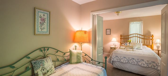 Resort Mountain Home with  Private Hot tub Walk to Pools, Pond WIFI Hotels in Campton