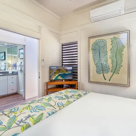 Rare Find w/ 2 AC! Newly renovated condo #128, ground flr, 3-4 min walk to beach
