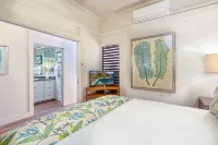 Rare Find w/ 2 AC! Newly renovated condo #128, ground flr, 3-4 min walk to beach - gimnasio
