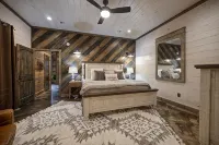 Unwind, Play, and Make Memories — Your Perfect Getaway Awaits! Beautiful Creek! - 5-Star