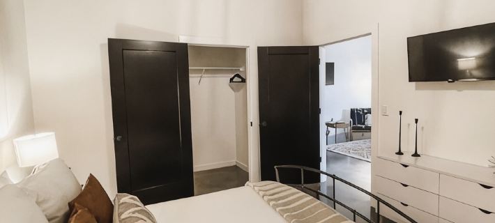 The Flats - Industrial modern loft within walking distance to downtown! Hotels in Baxter County