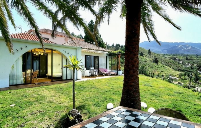 Großzüg. House with panoramic views of sea, mountains & valley + optional apartment