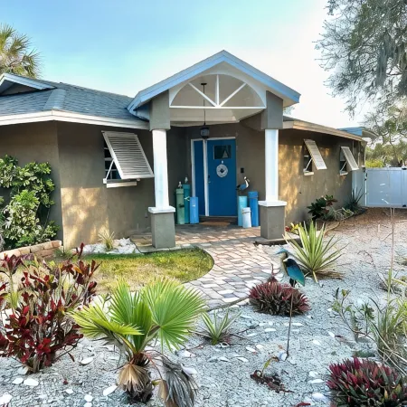 Baileys Bluff Waterfront Escape, Heated Pool near Gulf Island Beaches
