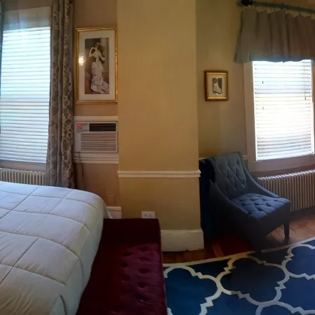 Bellevue Manor