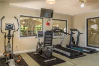 2BD 2BA WALK-IN CONDO INDOOR/OUTDOOR POOL HOT TUB - Boutique