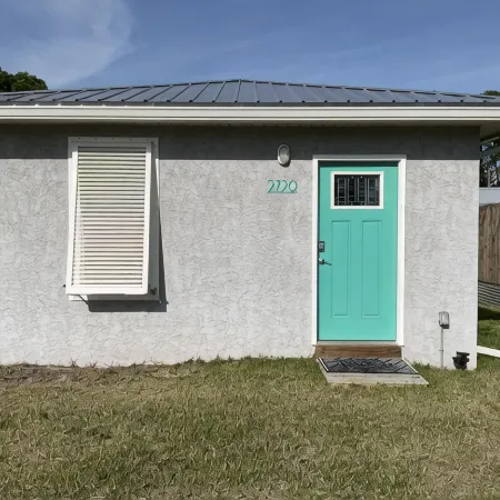 Aqua Diver is a darling 1 BR house on the East end of Panama City Beach, Florida