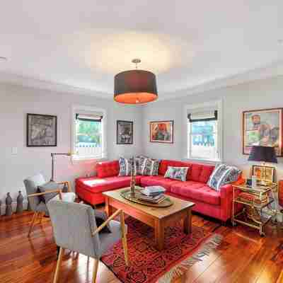 Luxurious Downtown Digs Others