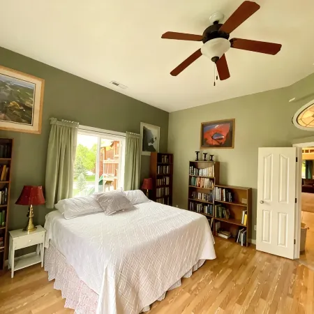 Cozy Apartment with Loft, Theater Room, & Gorgeous Mountain Views! Sleeps 8