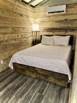 Hickory Cabin @ Little River Hideout - Cozy tiny home right on Little River - Chalets