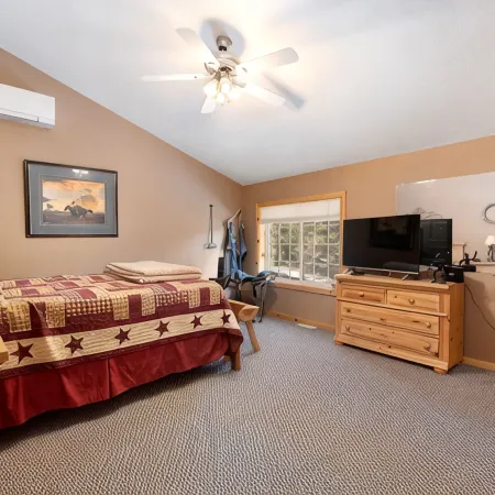 Beautiful Terry Peak Cabin, WiFi, Hot Tub. Game Room