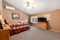 Beautiful Terry Peak Cabin, WiFi, Hot Tub. Game Room - Chalets