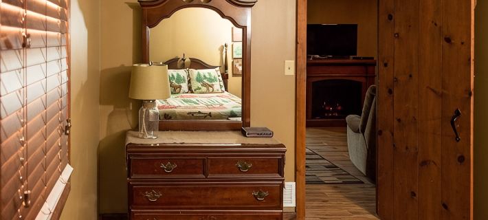 Friendly Fawn Sleeps 4, or Rent All 4 for 20. Horseback Riding Across the Rd! Hotels in Laurel Township