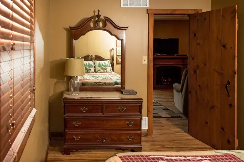 Friendly Fawn Sleeps 4, or Rent All 4 for 20. Horseback Riding Across the Rd! - Chalets