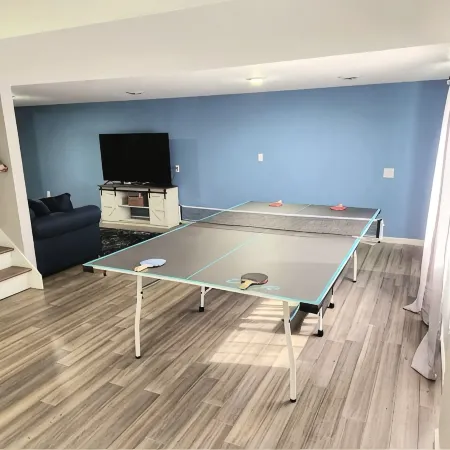 Modern Home, Sleeps 10, Near Downtown and VU, over 2000 Sqft