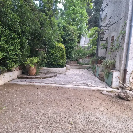 Petite Maison en rez de Chaussée Indépendante et Calme Dans Proptiété Sécurisée