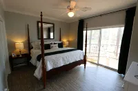 Lakefront Walkout Condo in StillWaters – Stunning Views & Prime Location! - 홈스테이