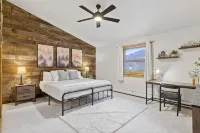 Beautiful, luxurious Evergreen cabin nestled in the mountains w/ great views! - Chalets