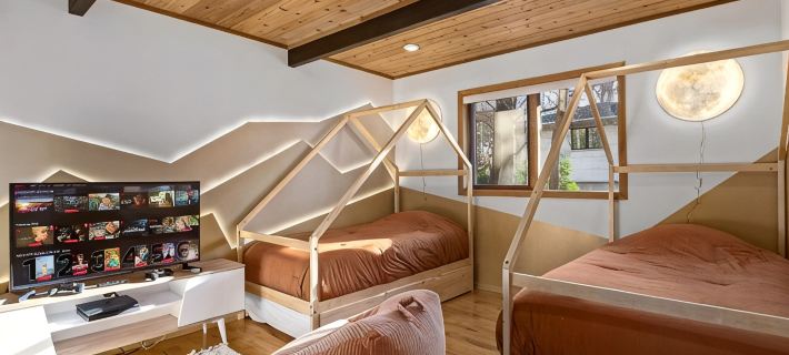 Modern Chalet 5bd 3bth with Hot Tub, Game Room, Private movie theater, 3 decks Hotéis em Saugatuck