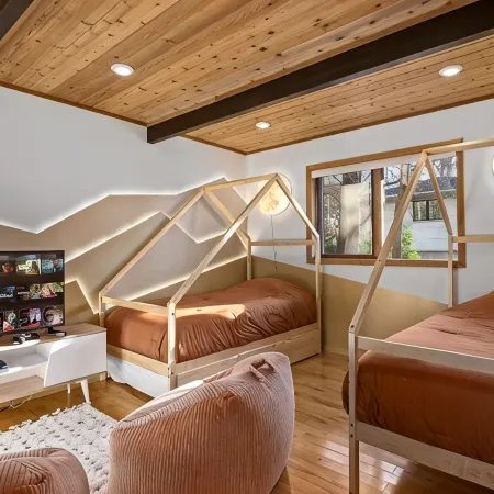 Modern Chalet 5bd 3bth with Hot Tub, Game Room, Private movie theater, 3 decks