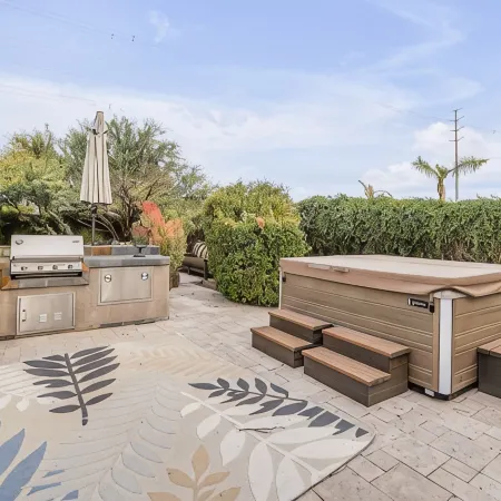 Very private, upgraded family friendly  getaway w/pool & luxurious hot tub!