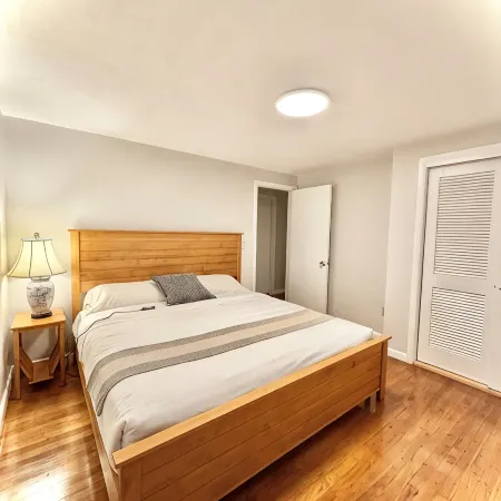 Charming 3-Bedroom Ranch 1 Minute from Mohegan Sun.