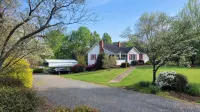 Moo Manor, 10 Mins from downtown Mayberry - 4-Star