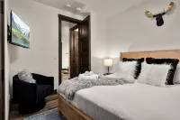 Ski & Glacier Nat Park Haven w/Spa, Sauna & Views! - Homestays