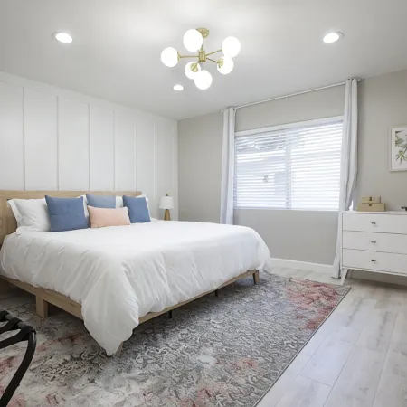 Downtown Pool Home| Mins to Beach | Cabana service