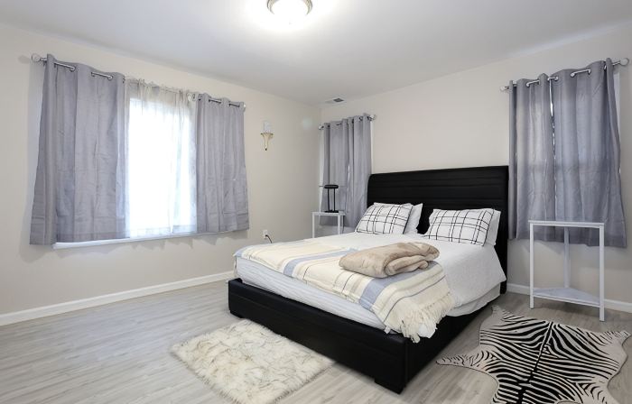 Global Vibes Parlor Renovated home,1 min to  golf course & close to two stadiums