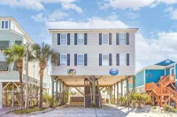 Mermaids Haven: 6 Bedroom, 4 Bathroom on the beach Sleeps 16! - 4-Star