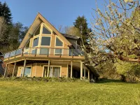 Waterfront cabin facing the sunset - de charme